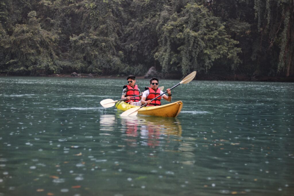 16 Fun outdoor Activities: Kayaking & Canoeing